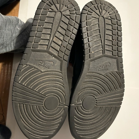 Air Jordan 1 Retro Mid Triple Black - 8 M W 9.5 - Picture 8 of 8